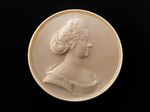 Elfenbeinmedaillon mit Porträtbüste einer Dame