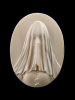 Elfenbeinmedaillon mit Brustbild einer verschleierter Frau