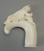 Stockgriff mit Mann, der auf einem Schwein reitet