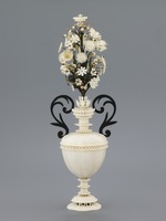 Vase mit Blumenstrauß (Maikrüglein)