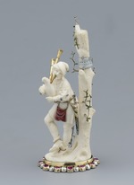 Statuette eines stehenden Dudelsackpfeifers
