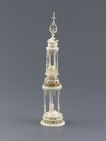 Zweistöckiges Brunnenhäuschen