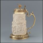 Silbergefasster Elfenbeinhumpen mit Kinderbacchanal